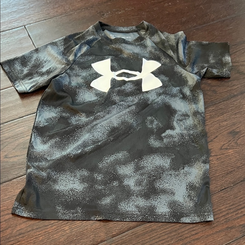 Under Armour Black and grey Patterned Tee